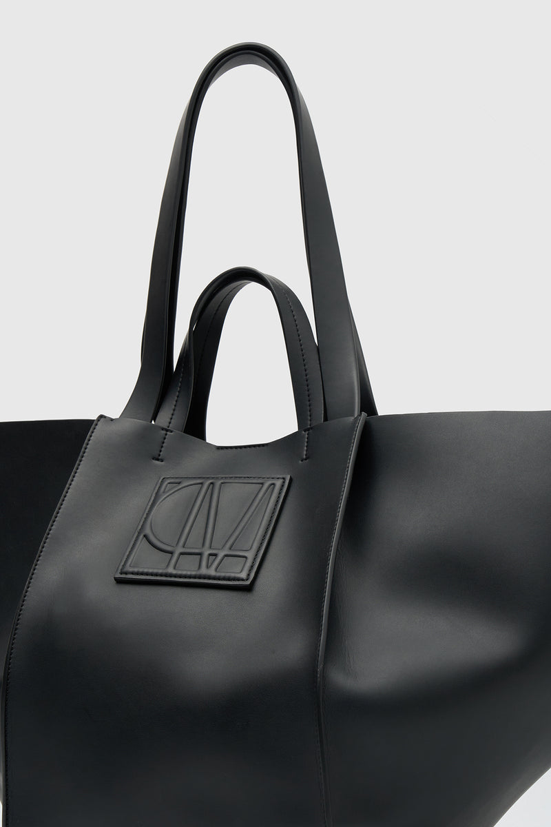 Fallon Leather Tote Bag in Black - CAMILLA AND MARC® C&M